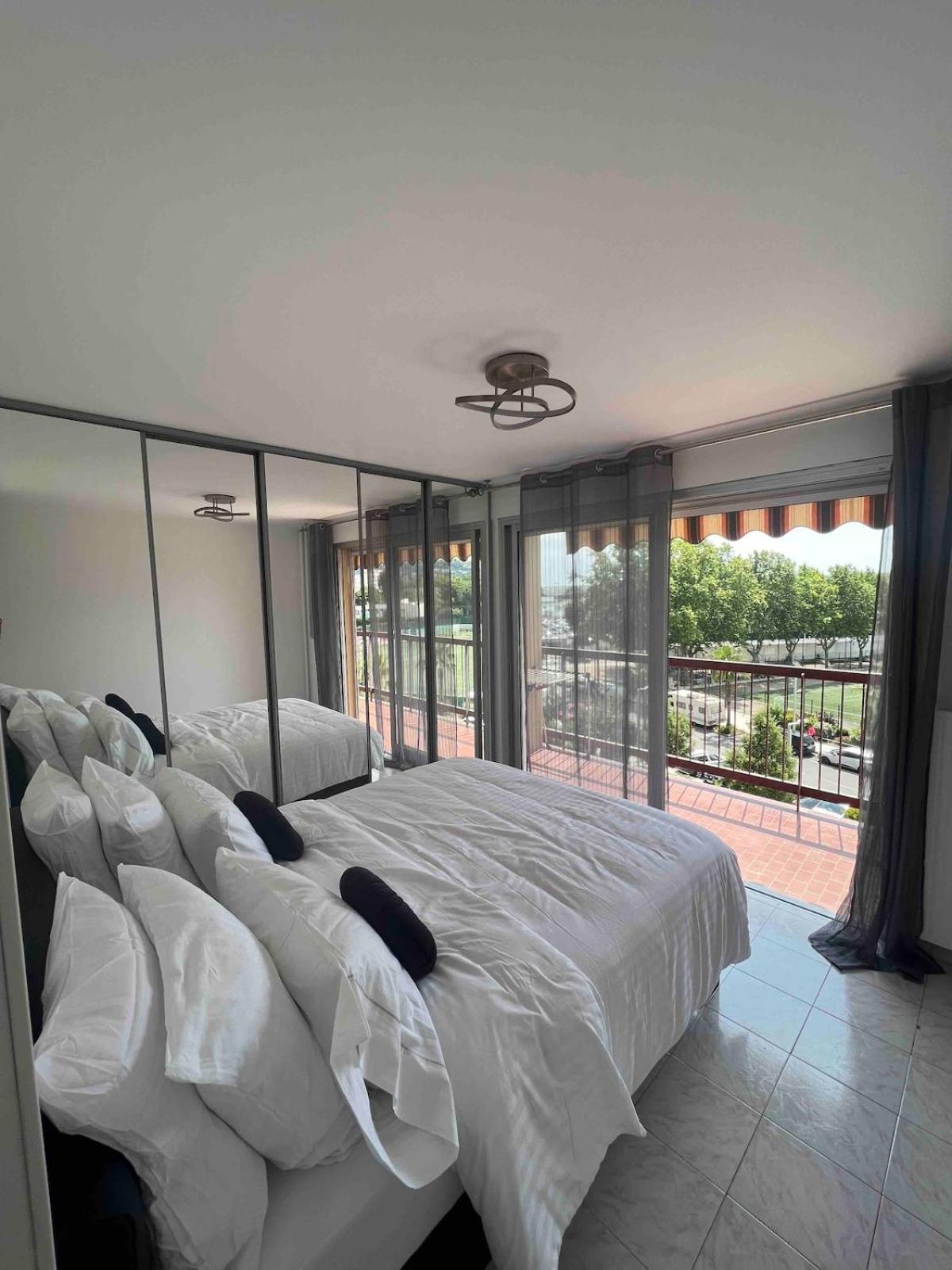 Pour 6 Personnes Proche De L'aeroport Apartment Nizza